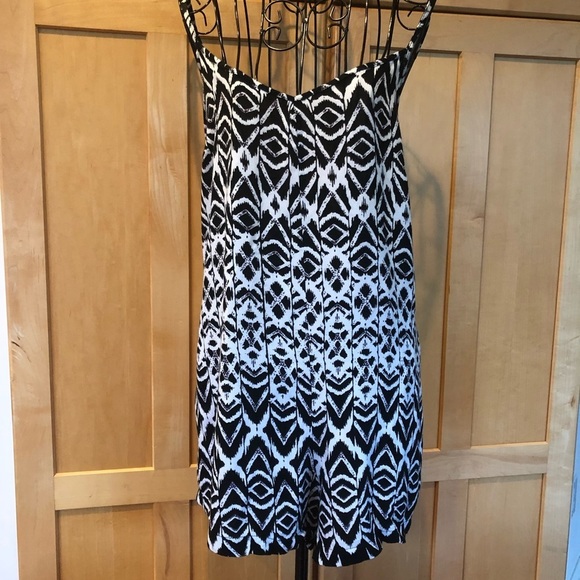 Forever 21 Pants - Forever 21 black & white tie back Romper Size Medium